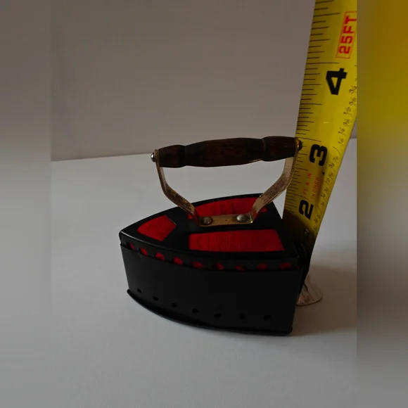 Vtg Old Fashioned Steam Iron Pin Cushion Non Working Tape Measure Wood Handle - Picture 6 of 6